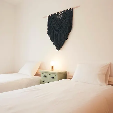 2 Bedroom Apartment By Ribeira D'Ilhas エリセイラ